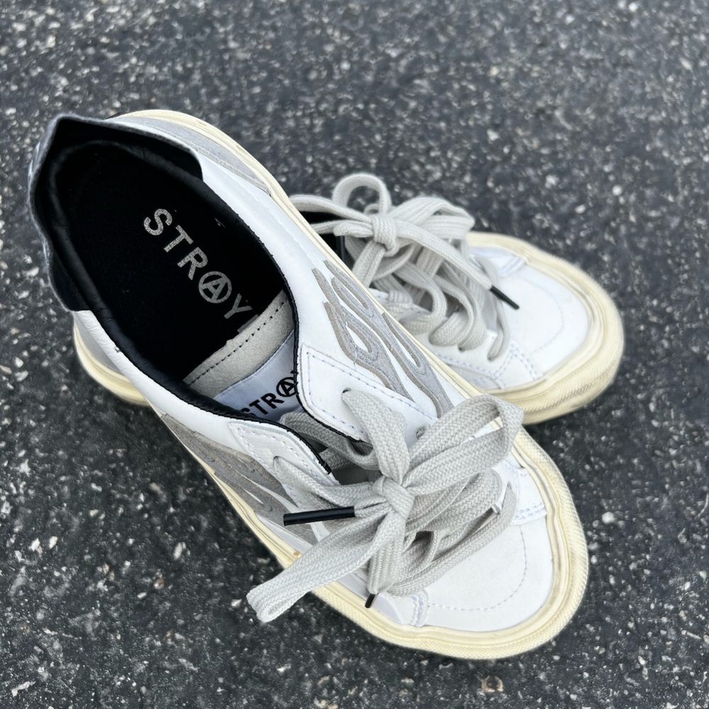 Straye shoes